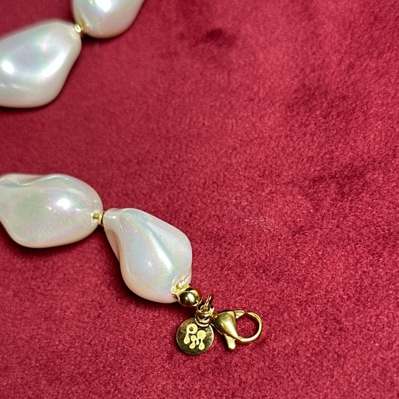 petit moments Spicy Charm Necklace in Pearl choker evil eye pepper gold - Picture 6 of 8